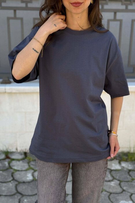 T-SHIRT NJË NGJYRËSH I THJESHTË PËR FEMRA NË NGJYRËN GRI E ERRËT - 2
