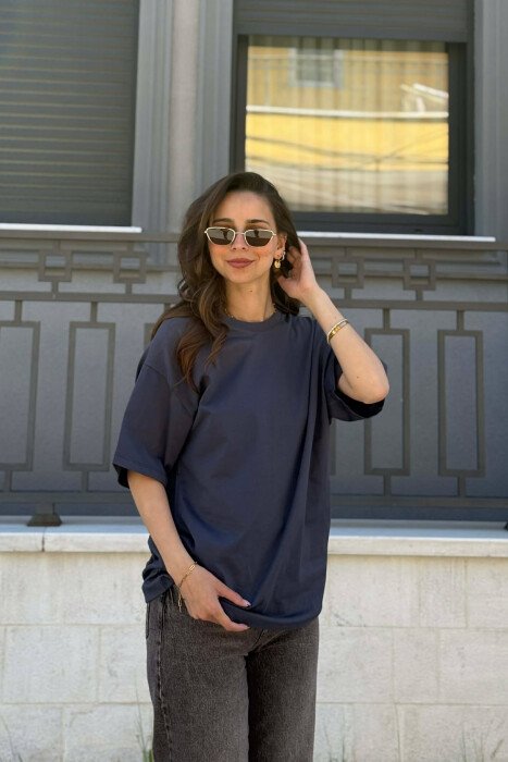 T-SHIRT NJË NGJYRËSH I THJESHTË PËR FEMRA NË NGJYRËN GRI E ERRËT - 6