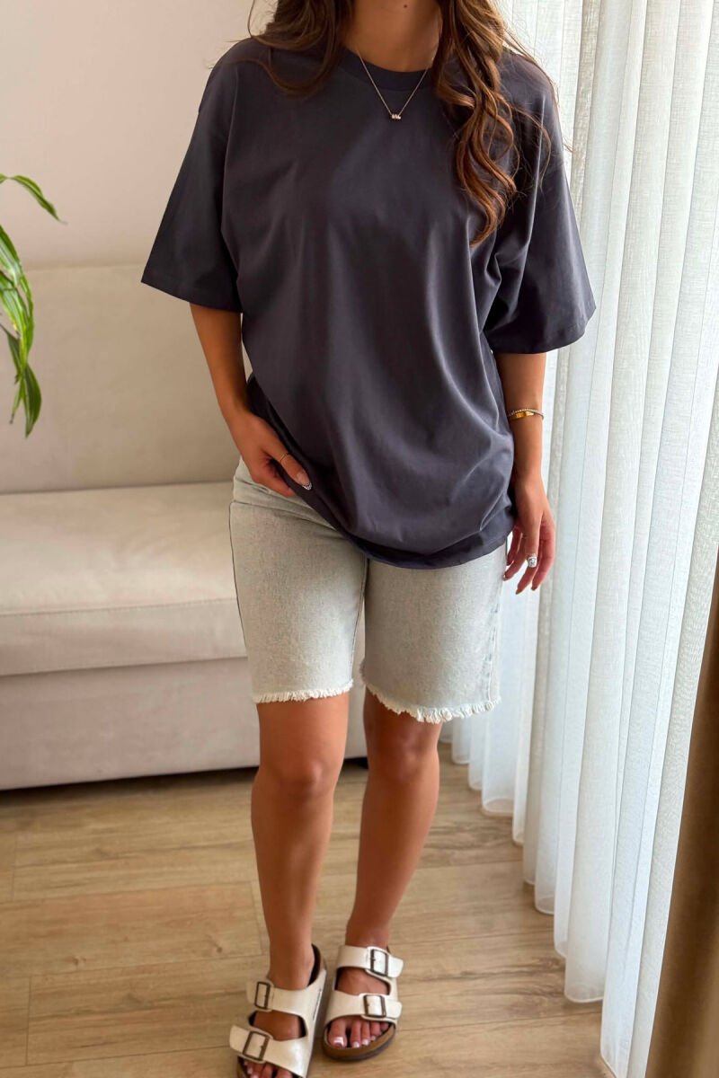 T-SHIRT NJË NGJYRËSH I THJESHTË PËR FEMRA NË NGJYRËN GRI E ERRËT - 2