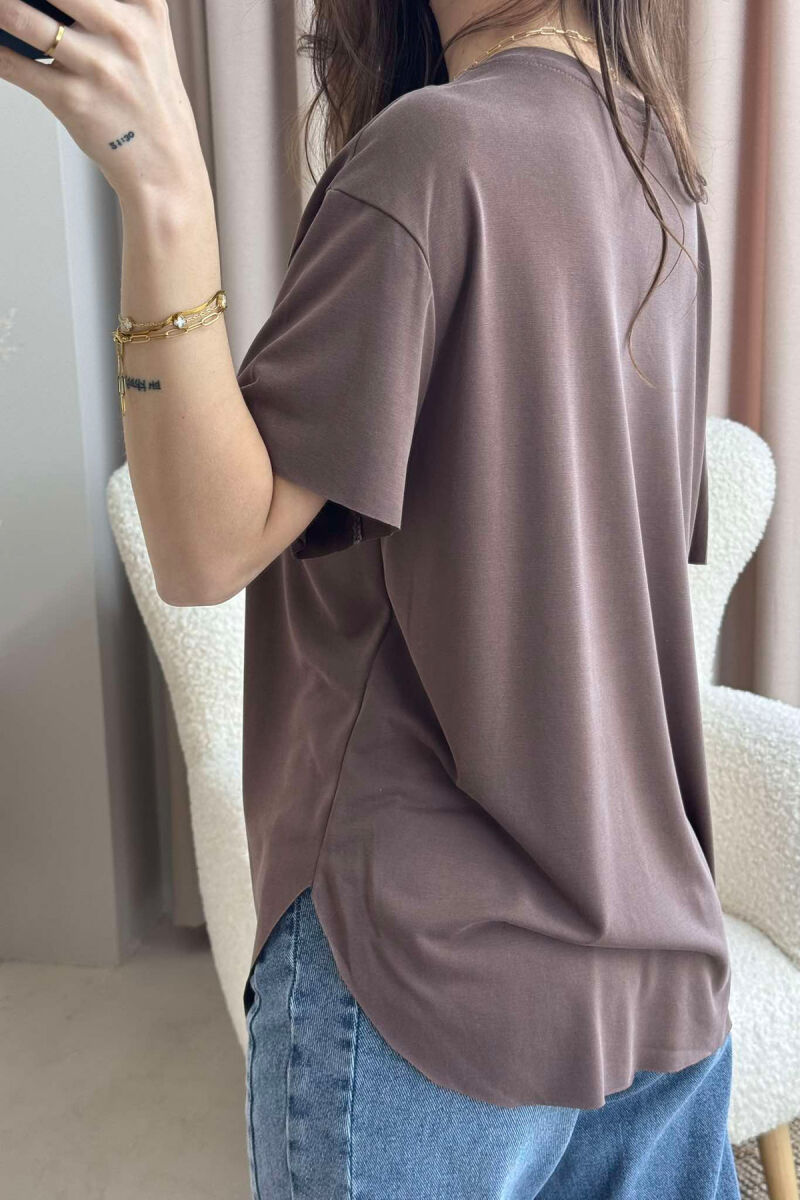 T-SHIRT NJË NGJYRËSH PËR FEMRA NË NGJYRËN KAFE - 4