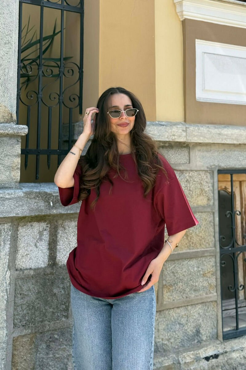 T-SHIRT NJË NGJYRËSH I THJESHTË PËR FEMRA NË NGJYRËN VISHNJË - 1