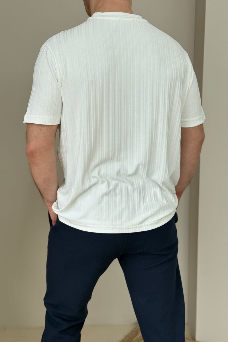 T-SHIRT NJË NGJYRËSH I THJESHTË PËR MESHKUJ NË NGJYRËN E BARDHË - 3