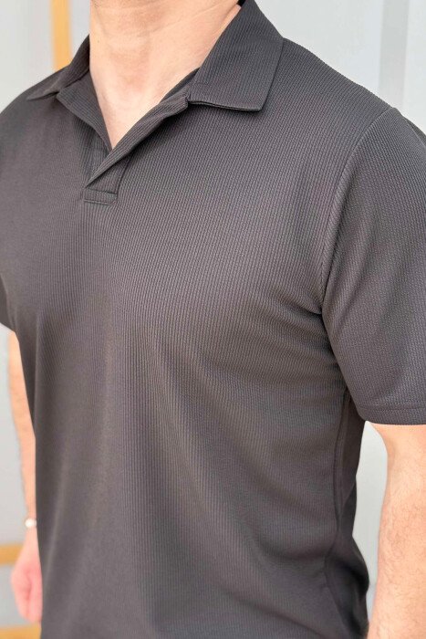 T-SHIRT NJË NGJYRËSH PËR MESHKUJ NË NGJYRËN E ZEZË - 2