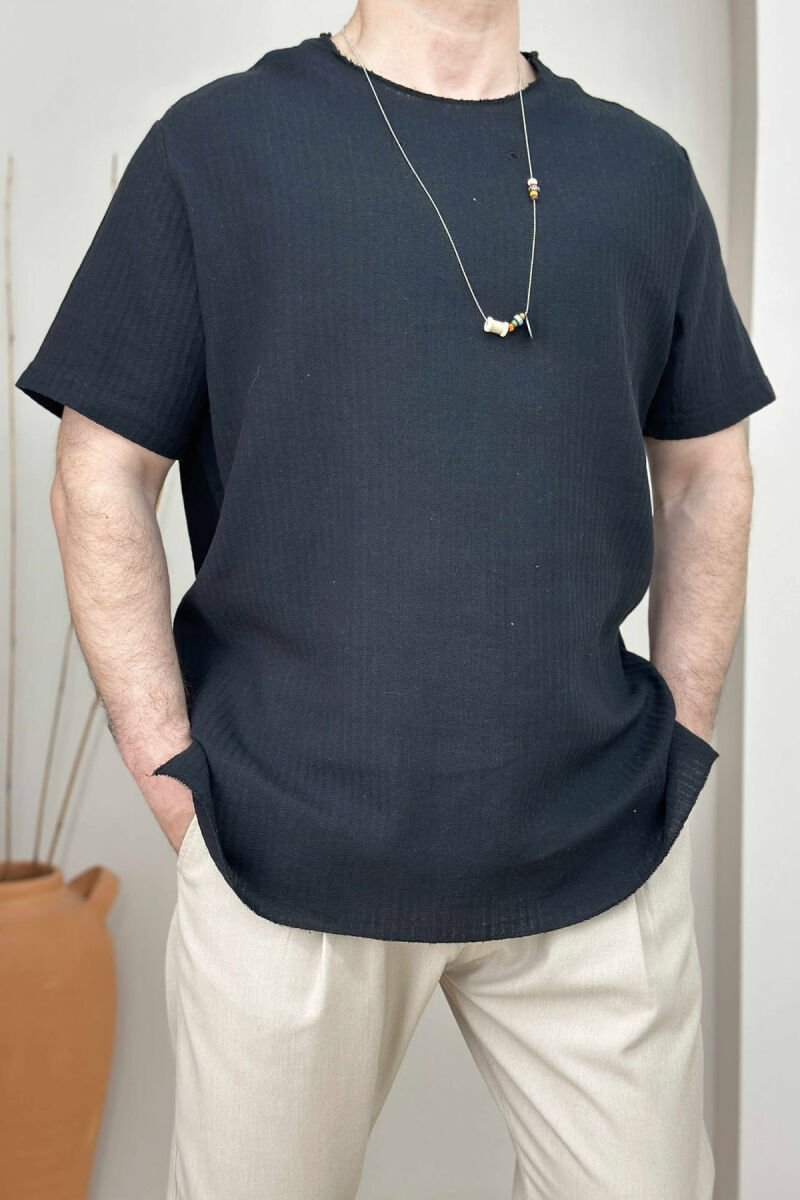 T-SHIRT NJË NGJYRËSH I THJESHTË PËR MESHKUJ NË NGJYRËN E ZEZË - 3