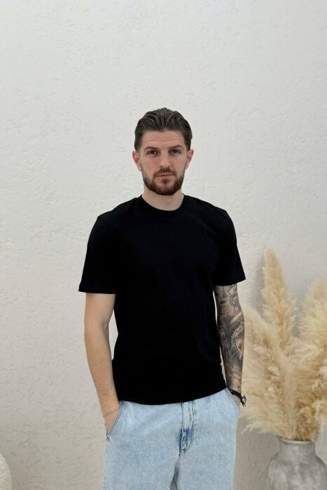 T-SHIRT NJË NGJYRËSH I THJESHTË PËR MESHKUJ NË NGJYRËN E ZEZË - 1