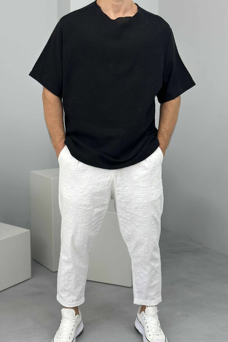 T-SHIRT NJË NGJYRËSH I THJESHTË PËR MESHKUJ NË NGJYRËN E ZEZË - 1