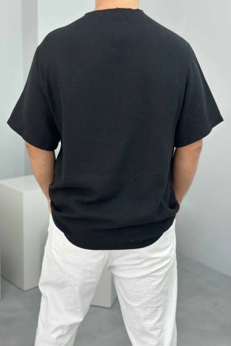 T-SHIRT NJË NGJYRËSH I THJESHTË PËR MESHKUJ NË NGJYRËN E ZEZË - 3