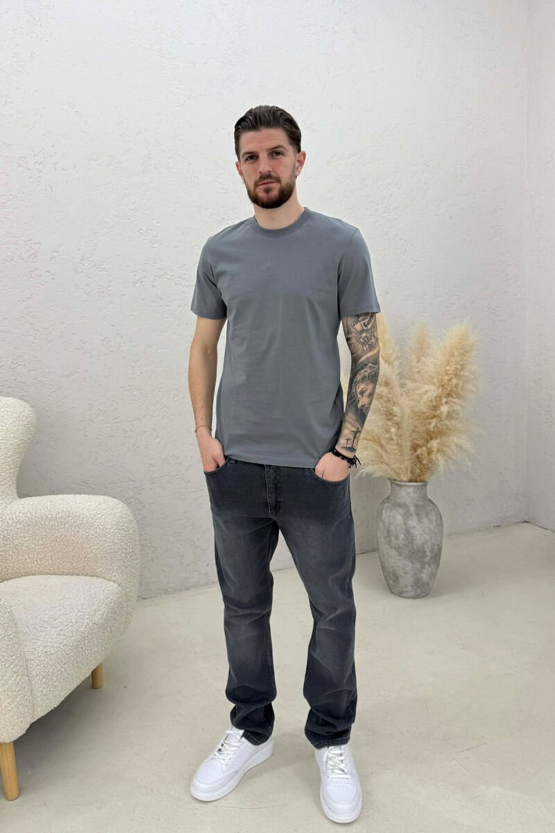 T-SHIRT NJË NGJYRËSH I THJESHTË PËR MESHKUJ NË NGJYRËN GRI E ERRËT - 3