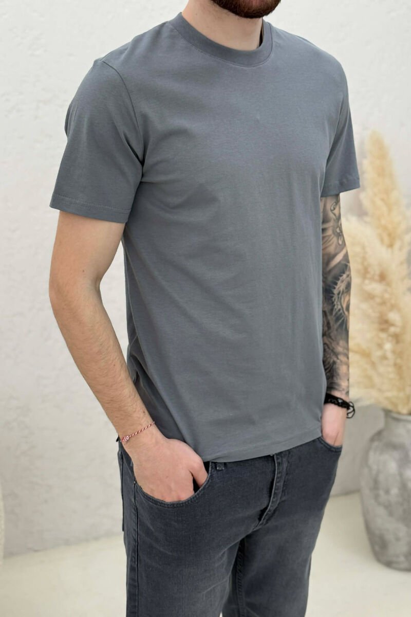 T-SHIRT NJË NGJYRËSH I THJESHTË PËR MESHKUJ NË NGJYRËN GRI E ERRËT - 4