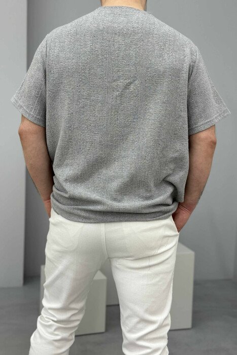 T-SHIRT NJË NGJYRËSH I THJESHTË PËR MESHKUJ NË NGJYRËN GRI E ZBARDHUR - 2