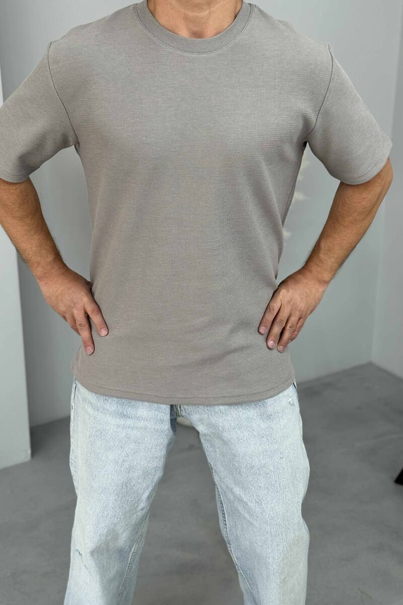 T-SHIRT NJË NGJYRËSH I THJESHTË PËR MESHKUJ NË NGJYRËN GRI - 2