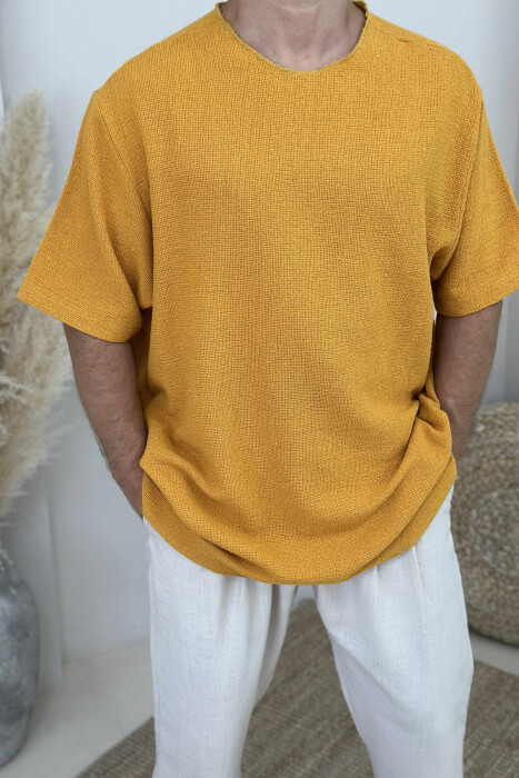T-SHIRT NJË NGJYRËSH I THJESHTË PËR MESHKUJ NË NGJYRËN MUSTARDË - 3