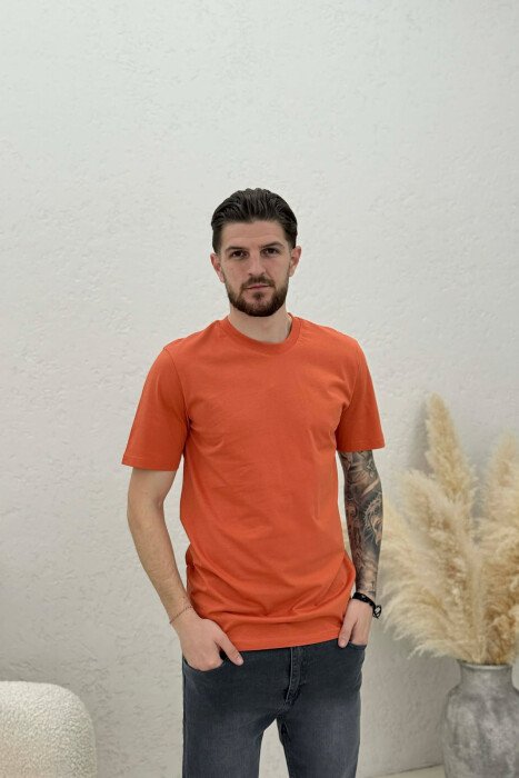 T-SHIRT NJË NGJYRËSH I THJESHTË PËR MESHKUJ NË NGJYRËN PORTOKALLI - 1