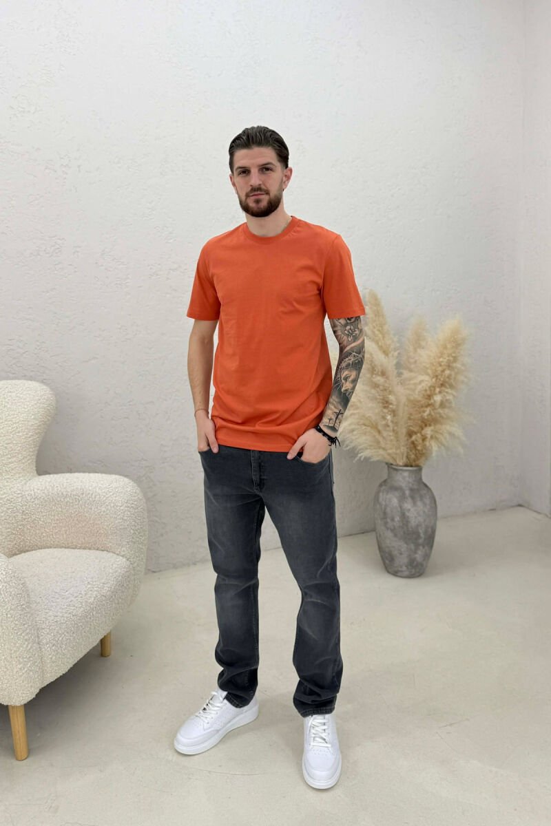 T-SHIRT NJË NGJYRËSH I THJESHTË PËR MESHKUJ NË NGJYRËN PORTOKALLI - 3