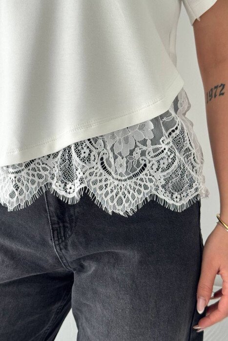 T-SHIRT NJE NGJYRESH ME DETAJ DANTELLE PER FEMRA NE NGJYRE TE BARDHE - 4