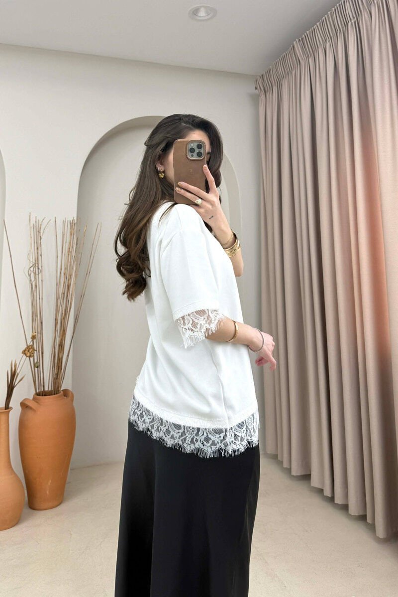 T-SHIRT NJE NGJYRESH ME DETAJ DANTELLE PER FEMRA NE NGJYRE TE BARDHE - 3