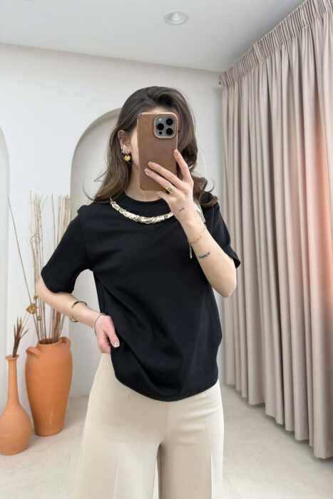 T-SHIRT NJE NGJYRESH ME DETAJ SHALLI PER FEMRA NE NGJYRE TE ZEZE - 1