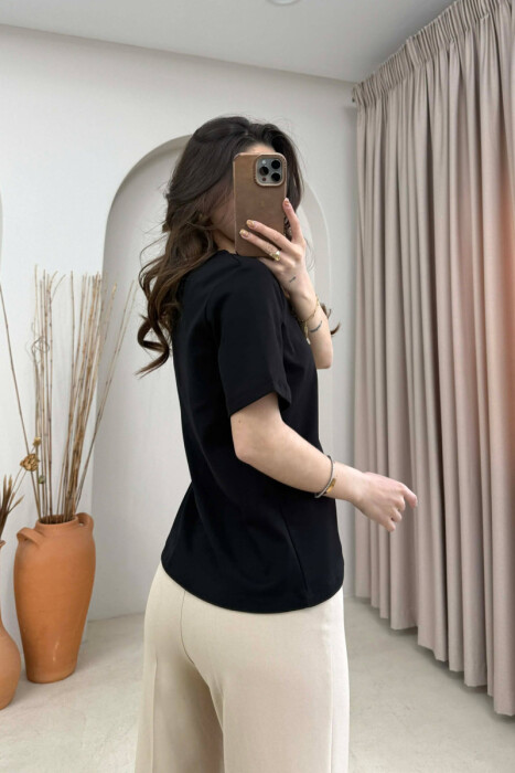 T-SHIRT NJE NGJYRESH ME DETAJ SHALLI PER FEMRA NE NGJYRE TE ZEZE - 2