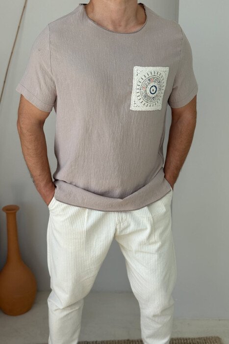 T-SHIRT NJË NGJYRËSH ME DETAJ TË THJESHTË PËR MESHKUJ NË NGJYRËN BEZHË - 2