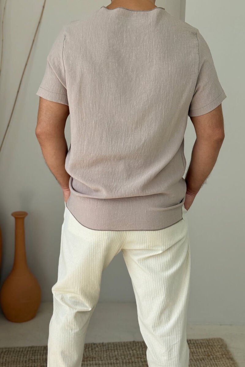 T-SHIRT NJË NGJYRËSH ME DETAJ TË THJESHTË PËR MESHKUJ NË NGJYRËN BEZHË - 3