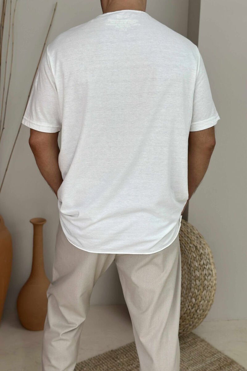 T-SHIRT NJË NGJYRËSH ME DETAJ TË THJESHTË PËR MESHKUJ NË NGJYRËN E BARDHË - 2
