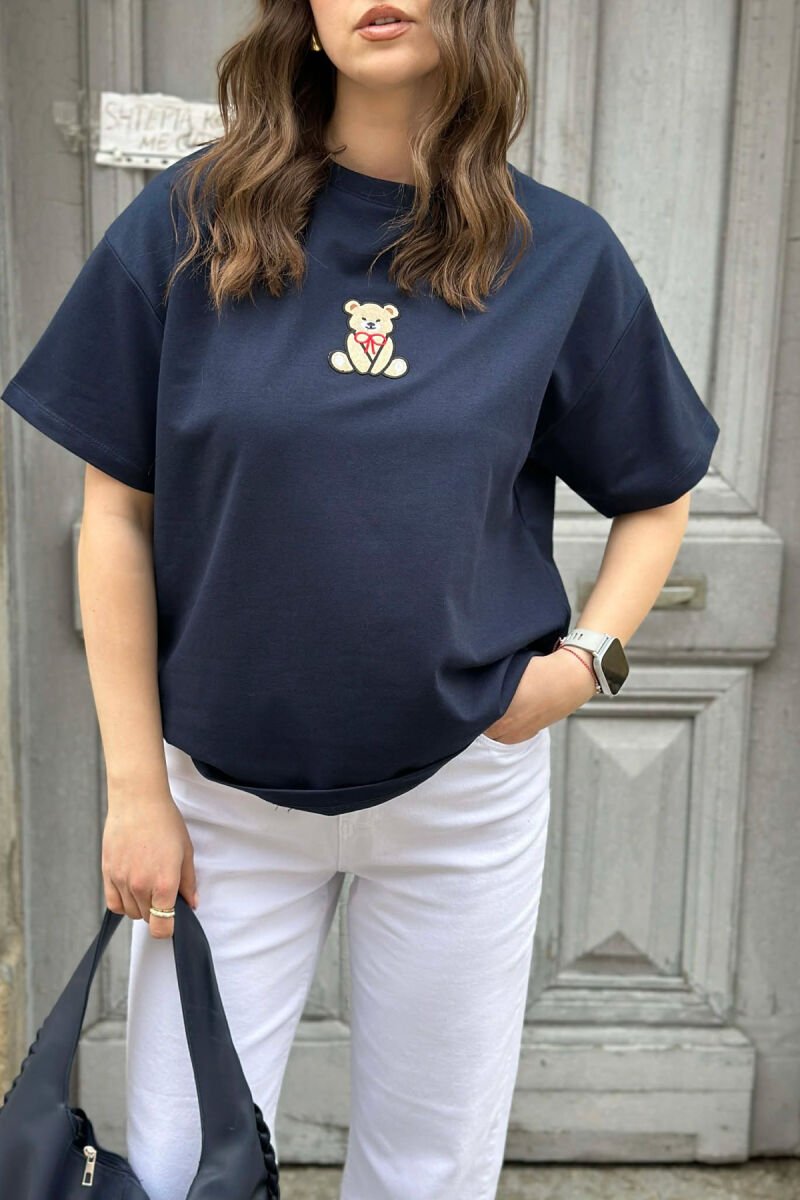 T-SHIRT NJE NGJYRESH ME DETAJIN E ARUSHIT PER FEMRA NE NGJYRE BLU - 3