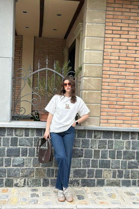 T-SHIRT NJE NGJYRESH ME DETAJIN E ARUSHIT PER FEMRA NE NGJYRE TE BARDHE - 3