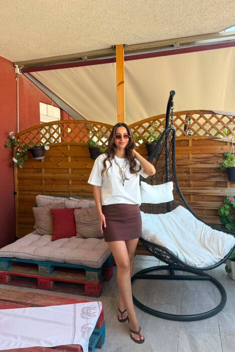 T-SHIRT NJE NGJYRESH ME DETAJIN E SHALLIT PER FEMRA NE NGJYRE KREM - 3