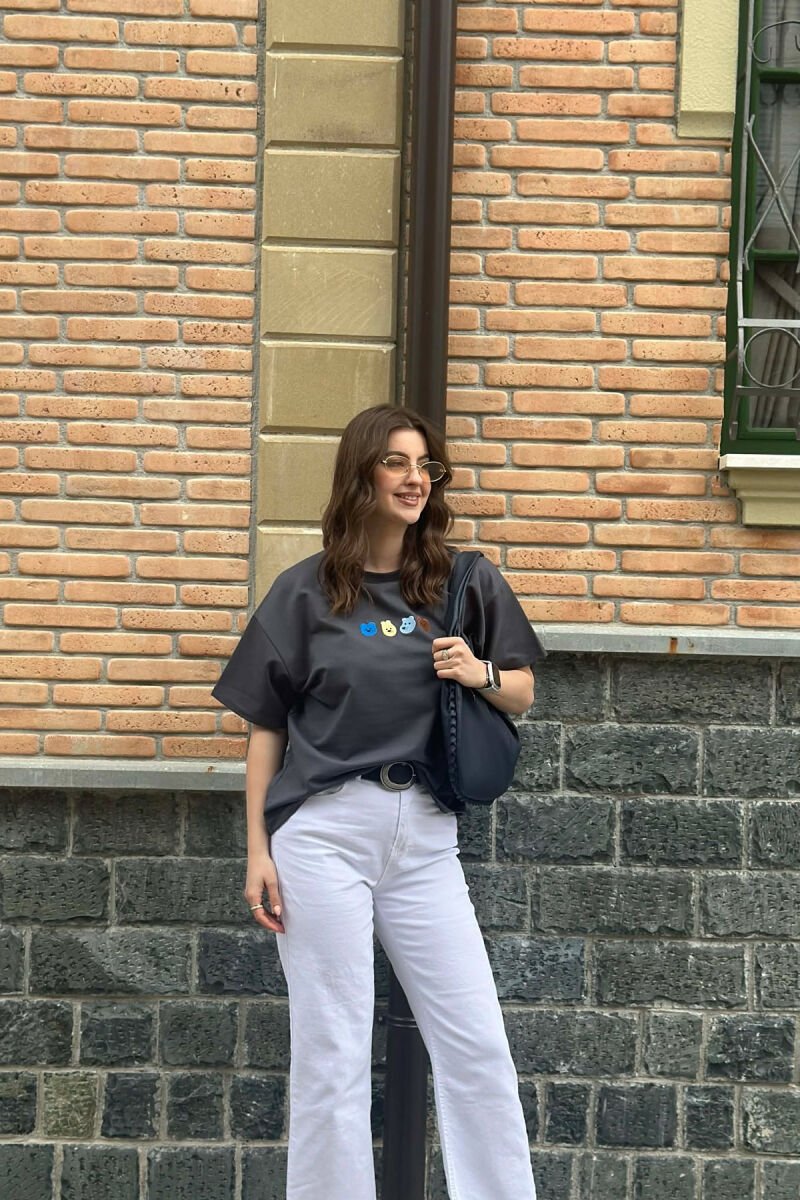 T-SHIRT NJE NGJYRESH ME DIZAJN ME ARUSH PER FEMRA NE NGJYRE GRI TE ERRET - 4
