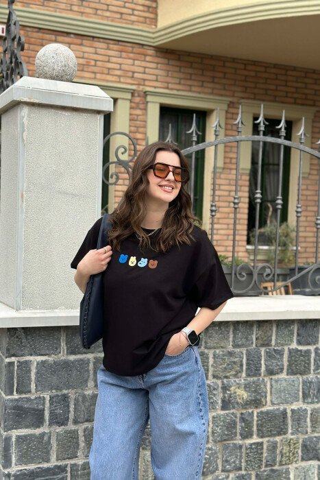 T-SHIRT NJE NGJYRESH ME DIZAJN ME ARUSH PER FEMRA NE NGJYRE TE ZEZE - 3