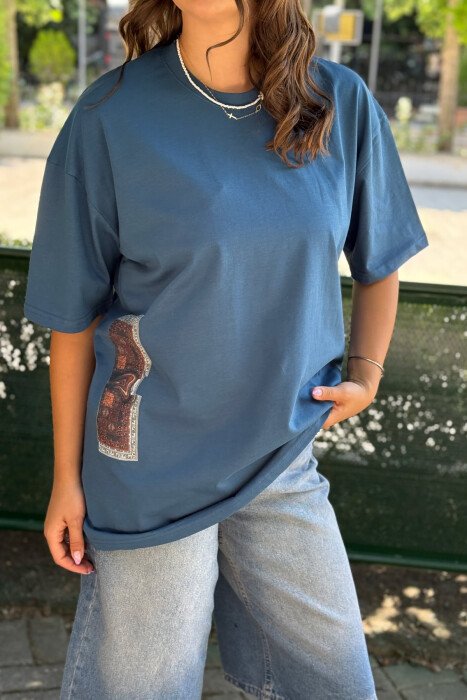 T-SHIRT NJË NGJYRËSH ME DIZAJN PËR FEMRA NË NGJYRËN GURKALI - 2