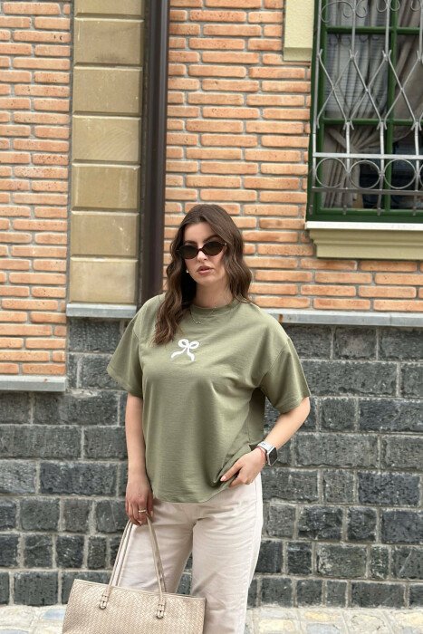 T-SHIRT NJE NGJYRESH ME DIZAJNIN E FJONGOS PER FEMRA NE NGJYRE MENTE - 1