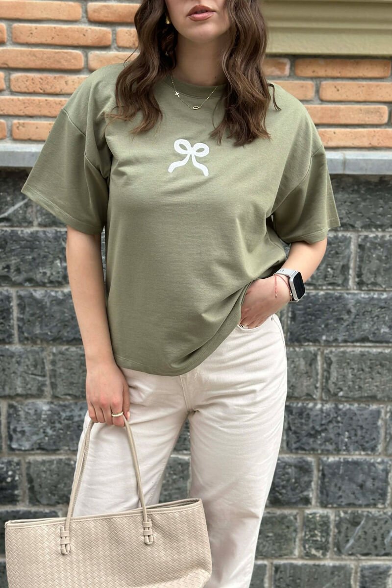 T-SHIRT NJE NGJYRESH ME DIZAJNIN E FJONGOS PER FEMRA NE NGJYRE MENTE - 2