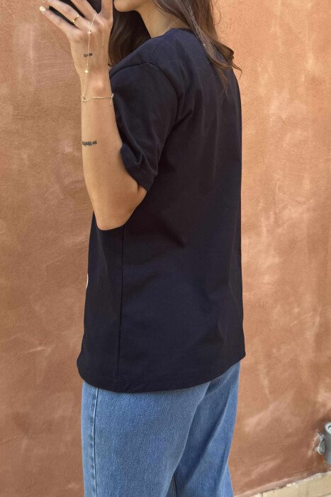 T-SHIRT NJËNGJYRËSH ME DIZENJO ZEMRASH PËR FEMRA NË NGJYRËN BLU TË ERRËT - 3