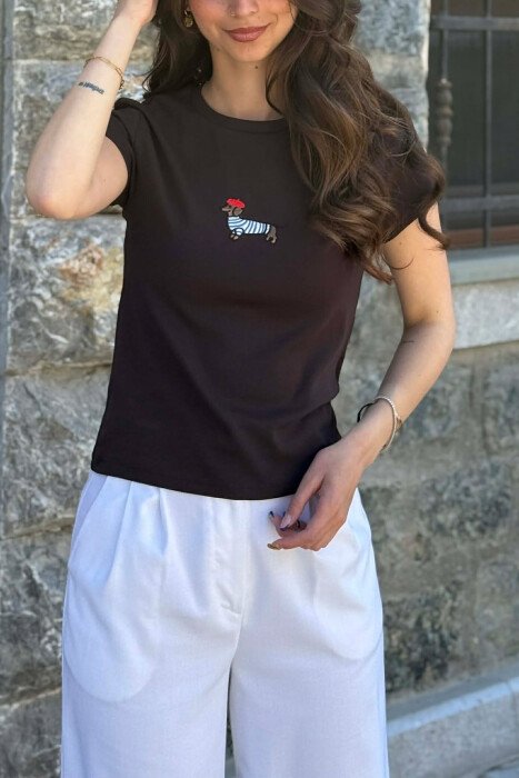 T-SHIRT NJE NGJYRESH ME IMAZH NE PJESEN PARA PER FEMRA NE NGJYRE KAFE TE ERRET - 2