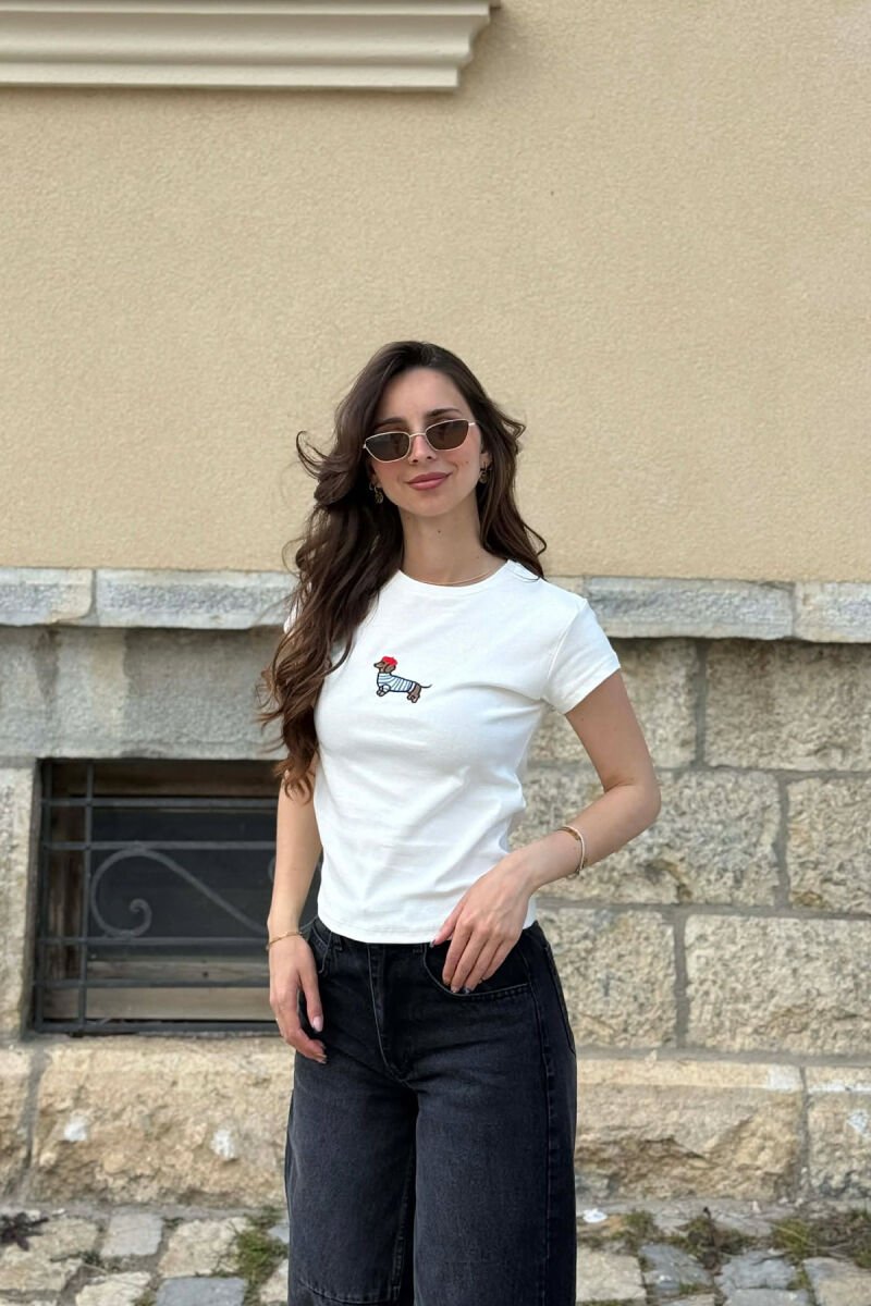 T-SHIRT NJE NGJYRESH ME IMAZH NE PJESEN PARA PER FEMRA NE NGJYRE TE BARDHE - 1