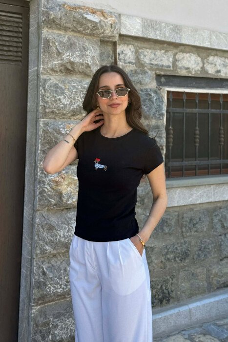 T-SHIRT NJE NGJYRESH ME IMAZH NE PJESEN PARA PER FEMRA NE NGJYRE TE ZEZE - 2