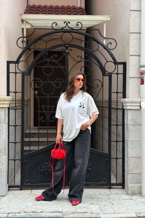 T-SHIRT NJE NGJYRESH ME IMAZH PARA PER FEMRA NE NGJYRE TE BARDHE - KLAUDIO FASHION