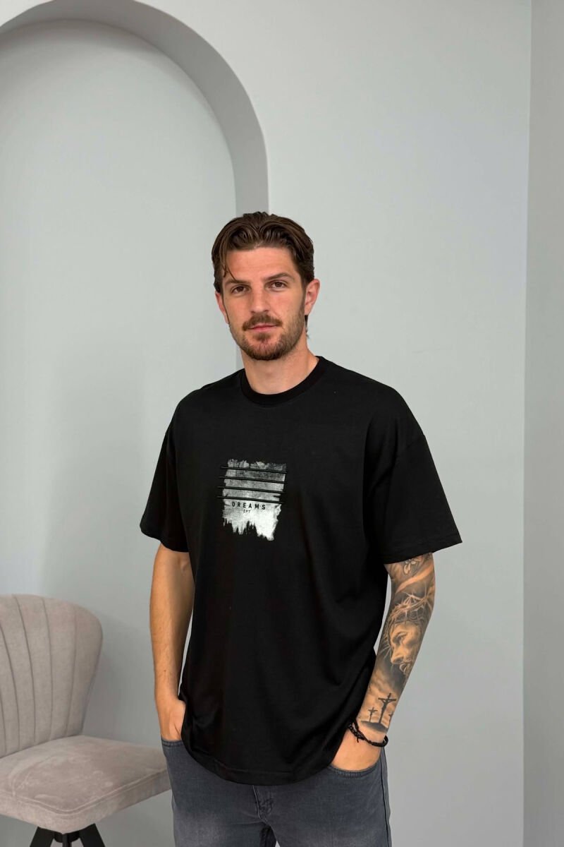 T-SHIRT NJE NGJYRESH ME IMAZH PARA PER MESHKUJ NE NGJYRE TE ZEZE - 1