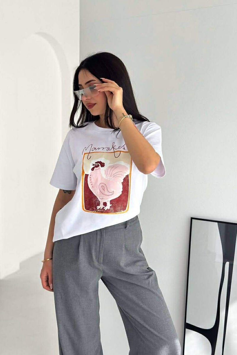 T-SHIRT NJE NGJYRESH ME IMAZH PER FEMRA NE NGJYRE TE BARDHE - 1