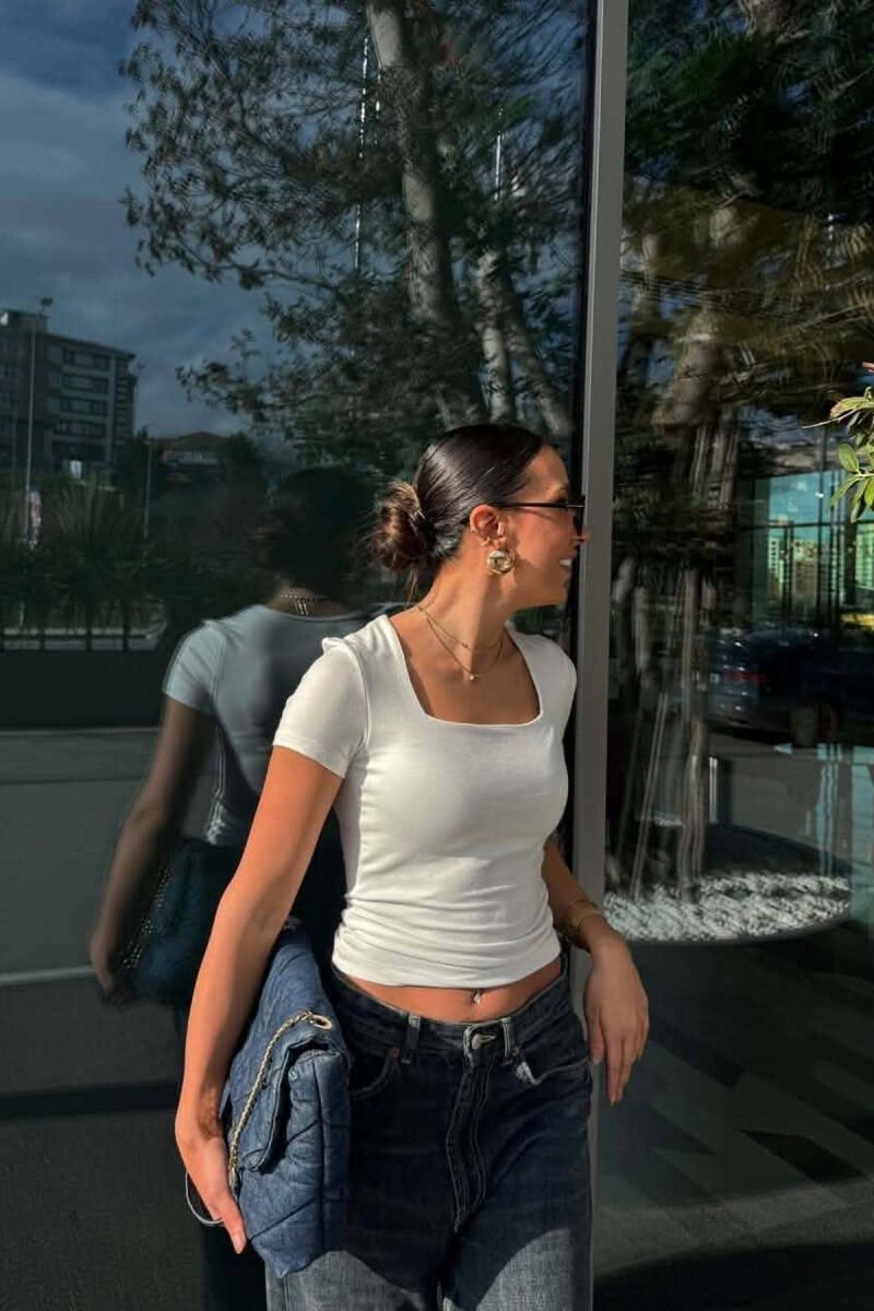 T-SHIRT NJE NGJYRESH ME JAKE KATRORE PER FEMRA NE NGJYRE TE BARDHE - 3