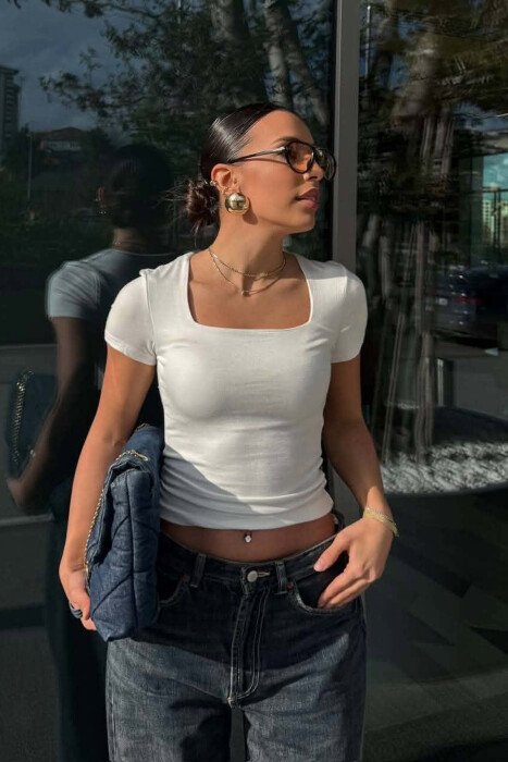 T-SHIRT NJE NGJYRESH ME JAKE KATRORE PER FEMRA NE NGJYRE TE BARDHE - 4