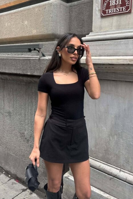 T-SHIRT NJE NGJYRESH ME JAKE KATRORE PER FEMRA NE NGJYRE TE ZEZE - KLAUDIO FASHION