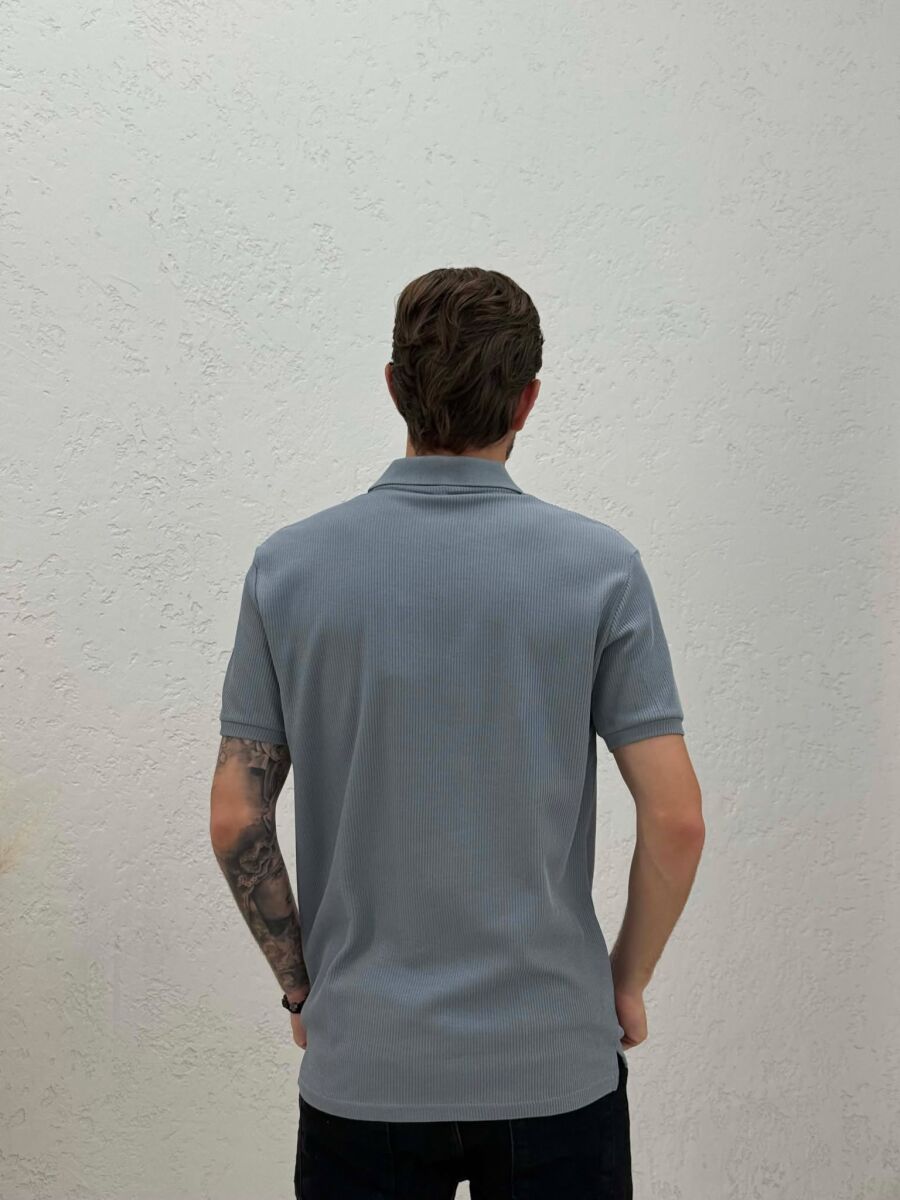 T-SHIRT NJE NGJYRESH ME JAKE ME ZINXHIR PER MESHKUJ NE NGJYRE GRI - 2