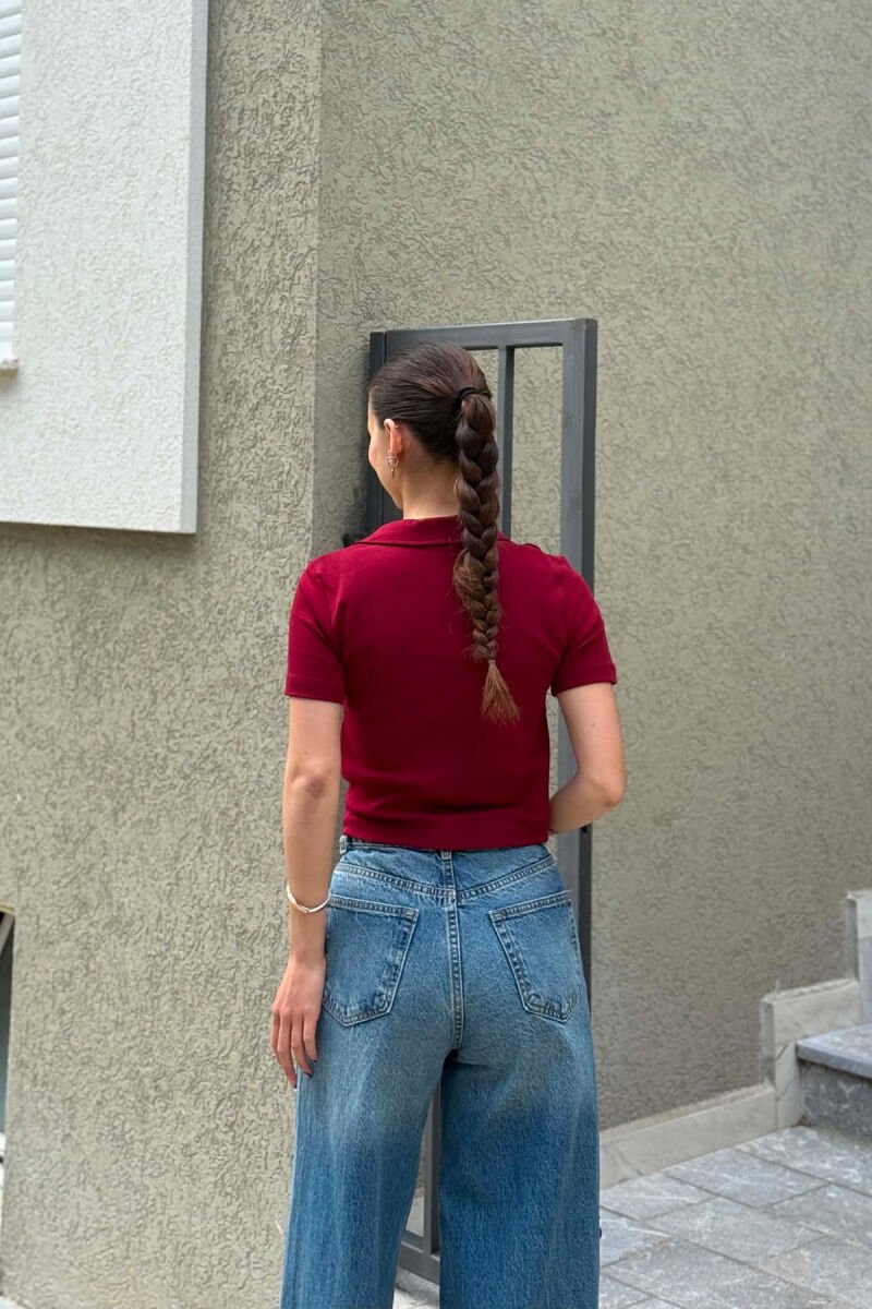 T-SHIRT NJE NGJYRESH ME JAKE POLO PER FEMRA NE NGJYRE VISHNJE - 3