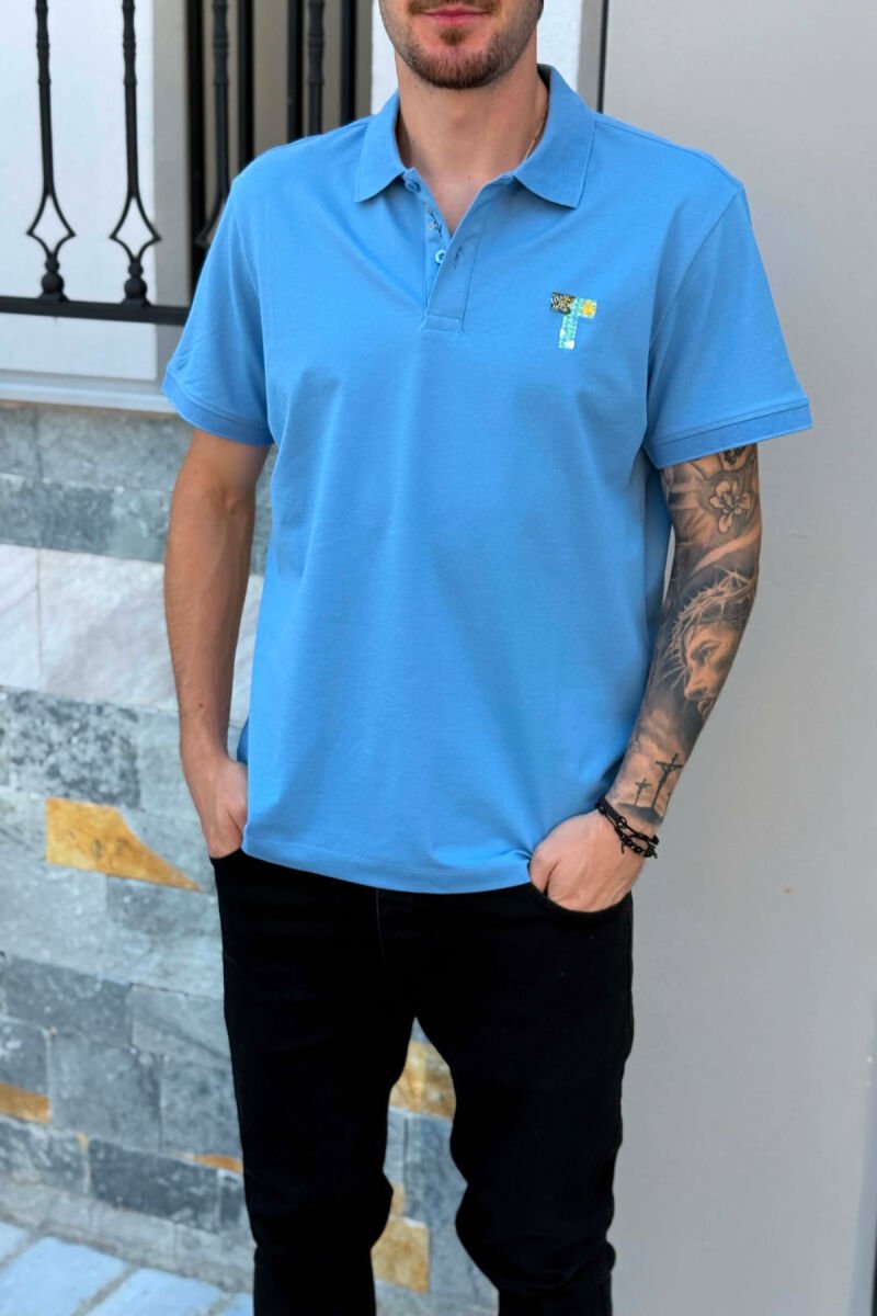 T-SHIRT NJE NGJYRESH ME JAKE POLO PER MESHKUJ NE NGJYRE BLU TE ZBARDHUR - 2