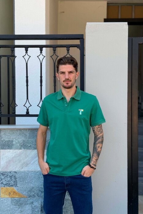 T-SHIRT NJE NGJYRESH ME JAKE POLO PER MESHKUJ NE NGJYRE JESHILE 