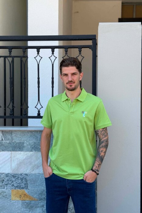T-SHIRT NJE NGJYRESH ME JAKE POLO PER MESHKUJ NE NGJYRE JESHILE TE ZBARDHUR - KLAUDIO FASHION