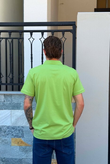T-SHIRT NJE NGJYRESH ME JAKE POLO PER MESHKUJ NE NGJYRE JESHILE TE ZBARDHUR - 3