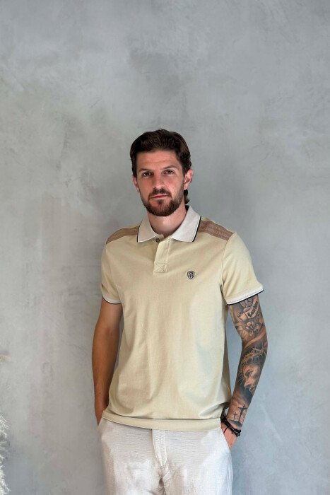 T-SHIRT NJE NGJYRESH ME JAKE POLO PER MESHKUJ NE NGJYRE BEZHE - KLAUDIO FASHION